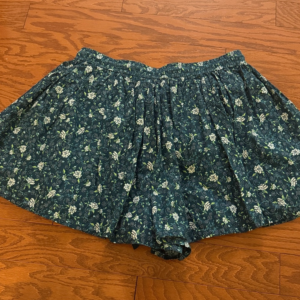 Old Navy flounce shorts - Picture 6 of 9